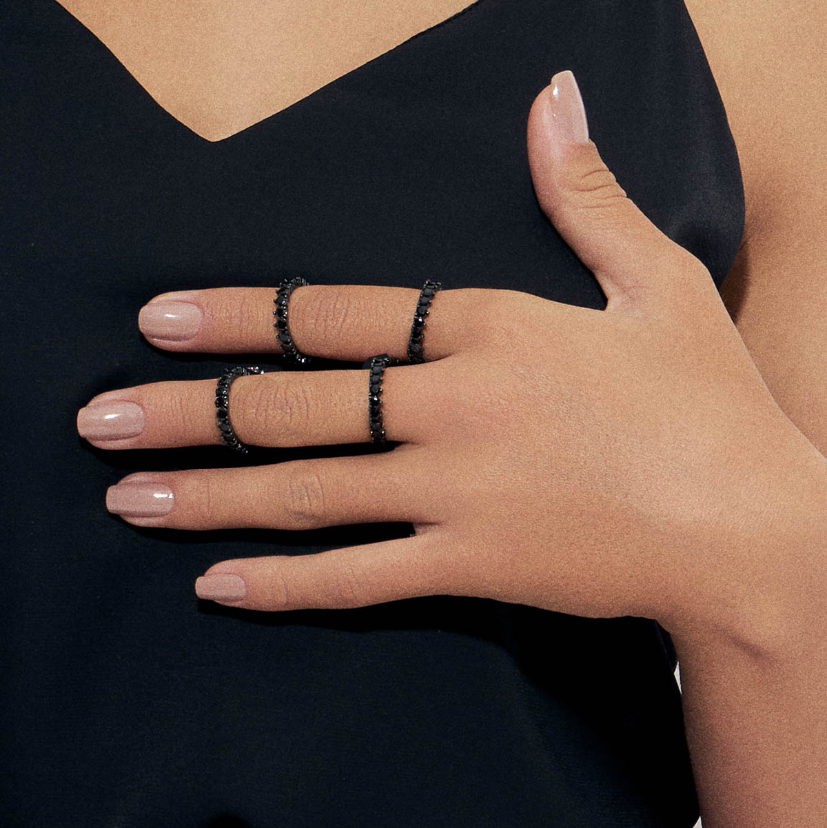 Anel Riviera Negra – Cristais Negros e Banho Ródio Negro