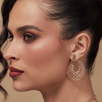 Brinco Escultural Textura do Tempo — Banho Ouro 18k