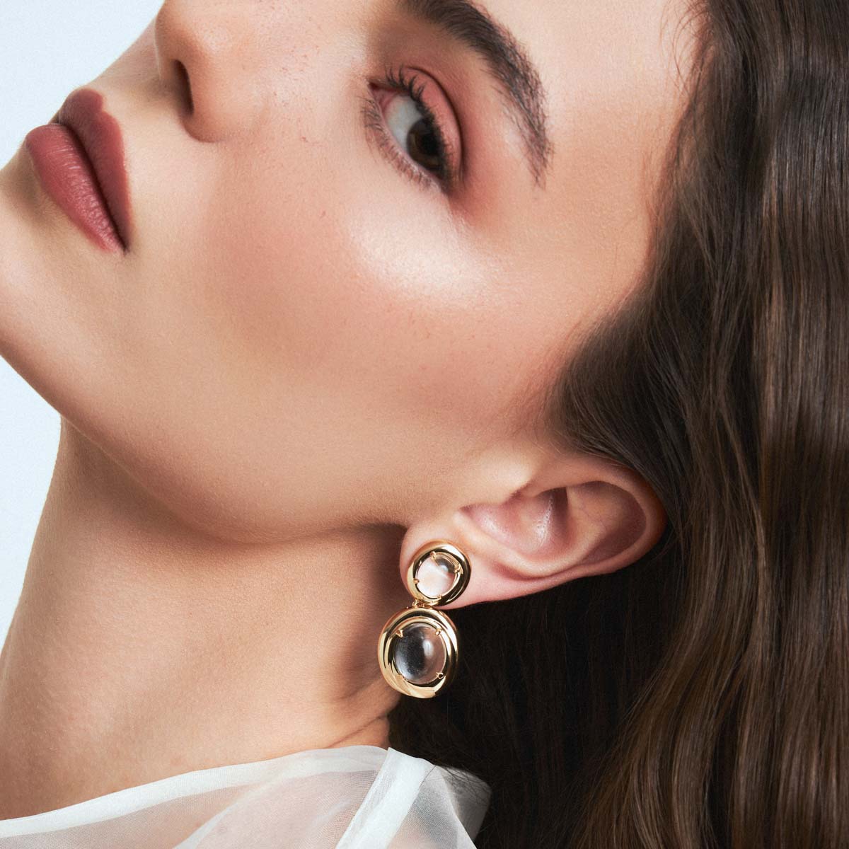 Brinco Médio Luz Orgânica em Cristal Branco