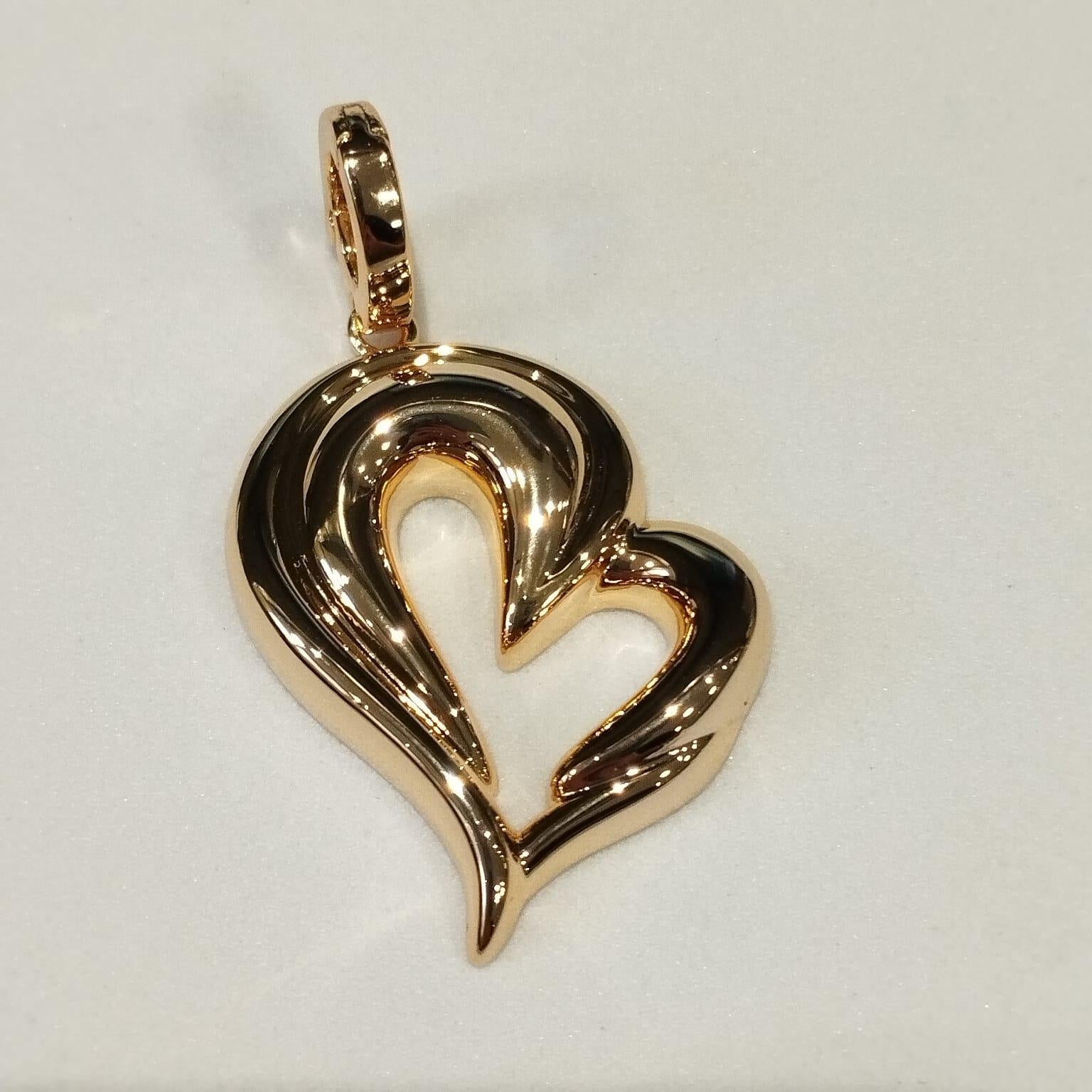 Pingente Coração  com Fecho Dourado