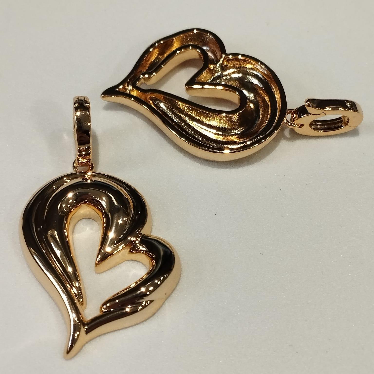 Pingente Coração  com Fecho Dourado