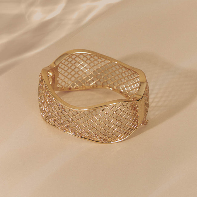 Bracelete Escultural Vazado · Caminhos do Tempo