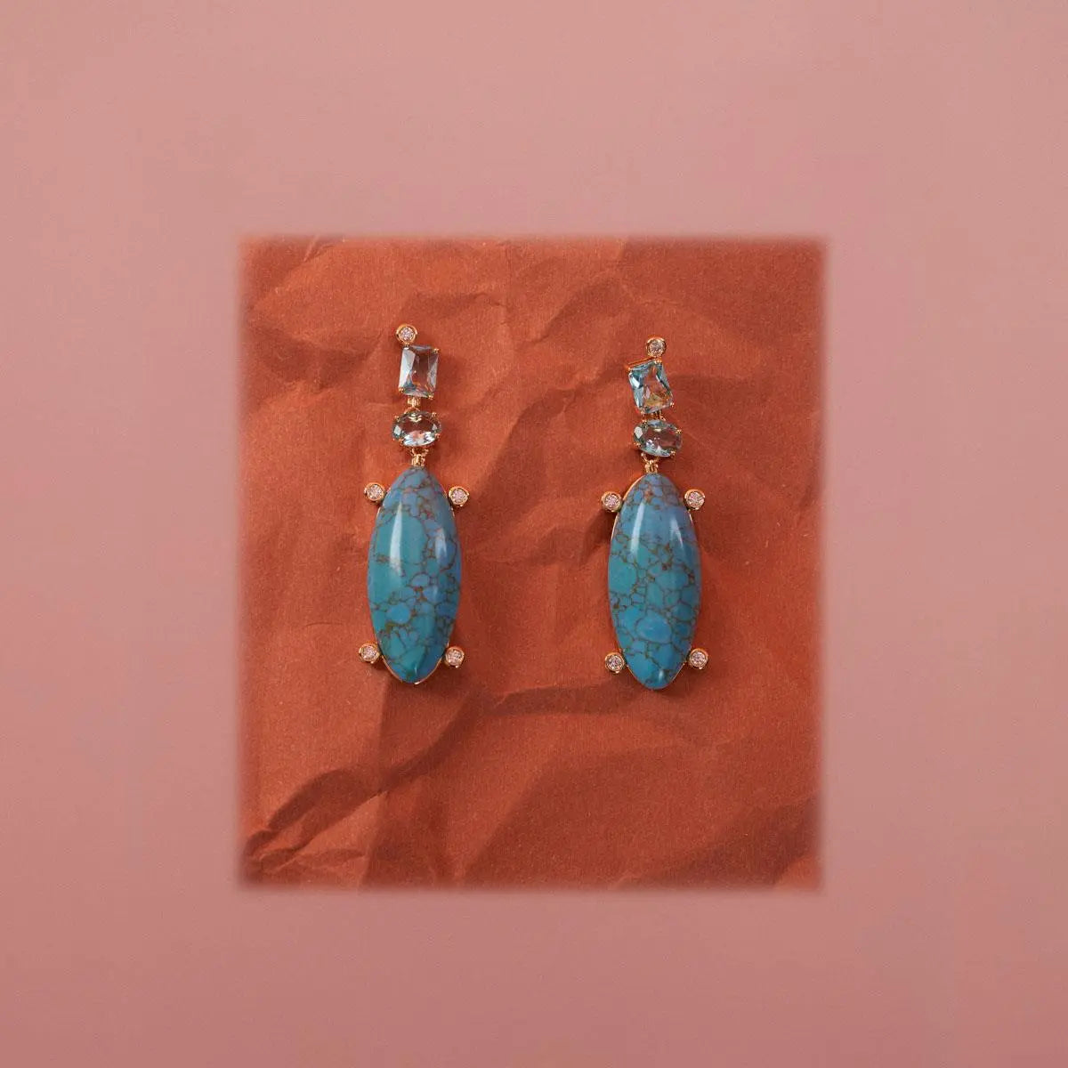 Brinco Pêndulo Azul com Cristais Médio - Rota das Águas