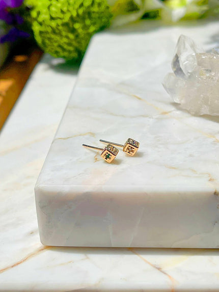 Brinco Cubo com Micro Zircônias Coloridas – Banho Ouro 18k