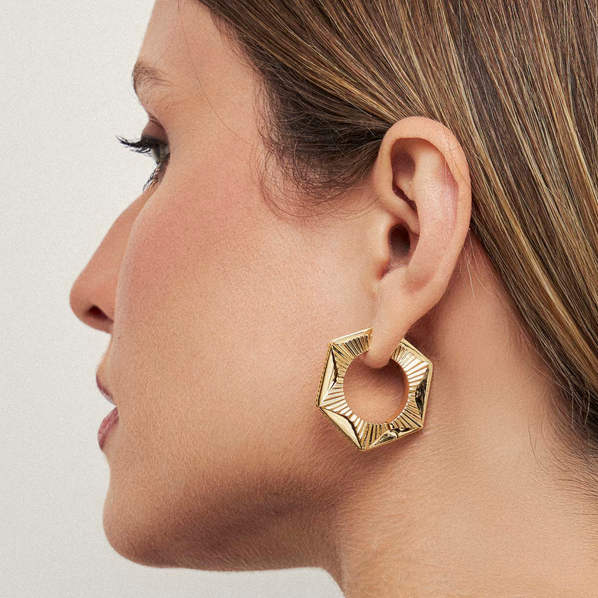 Argola Geométrica com Zircônias – Ouro 18k