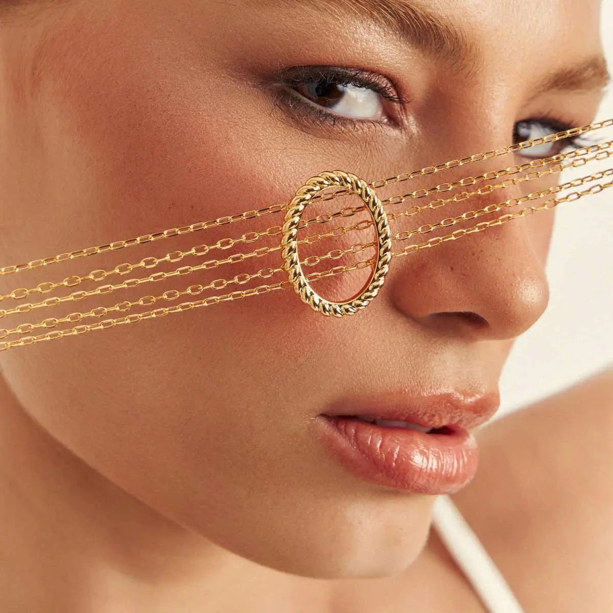 Colar Cinco Voltas com Oval Trançado