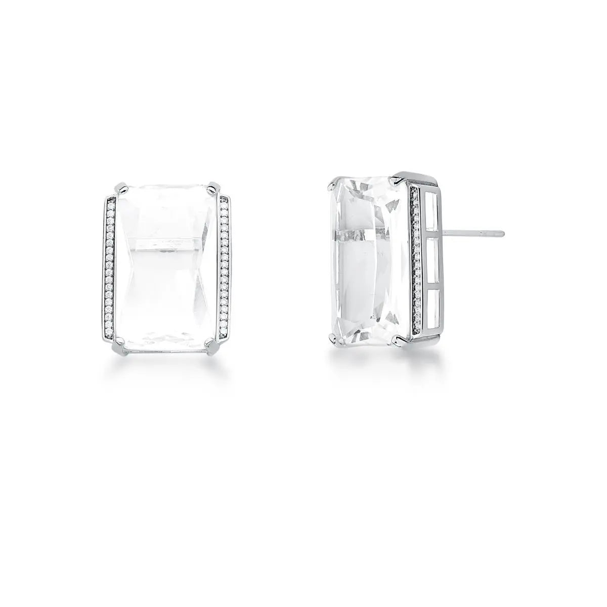 Brinco ICE Cristal em ródio branco com cristal retangular transparente lapidado e laterais cravejadas com zircônias da coleção ICE VN Collettiva.