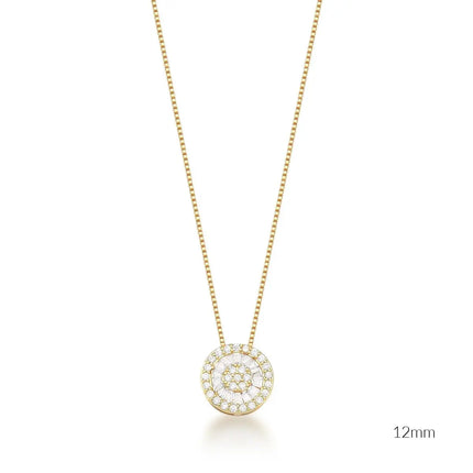 Colar Aurora com zircônias baguete e acabamento dourado visto em detalhe.