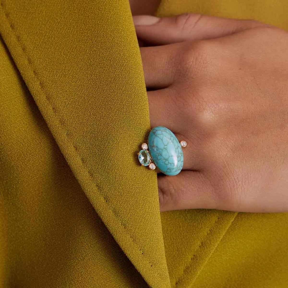 Anel Oval Azul com Cristais – Rota das Águas