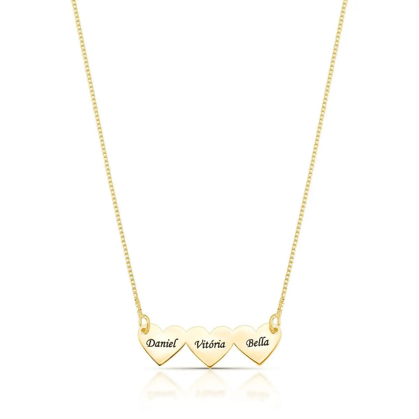 Colar com 3 corações personalizados em banho ouro 18k com nomes gravados
