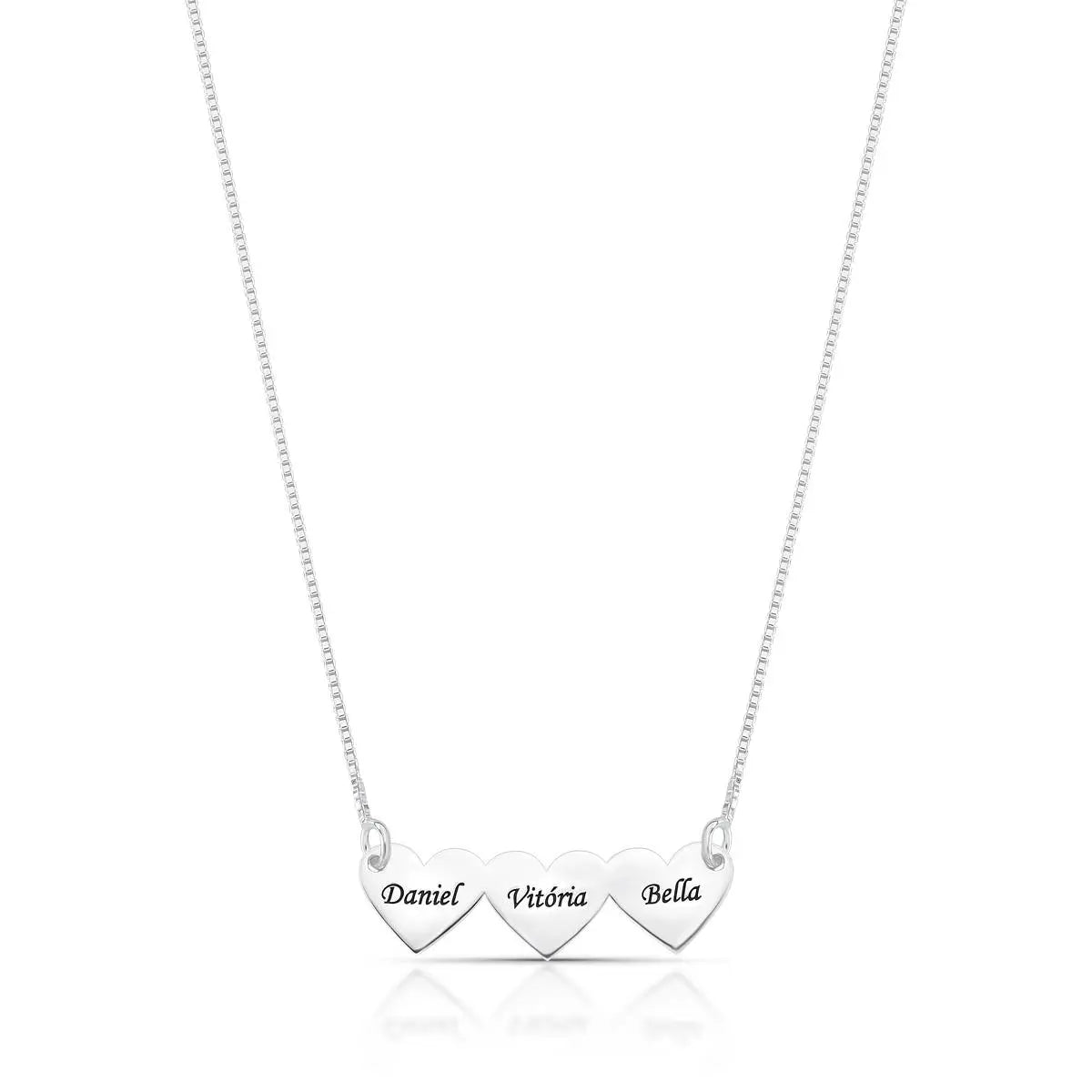 Colar com 3 corações personalizados em prata lisa com nomes gravados